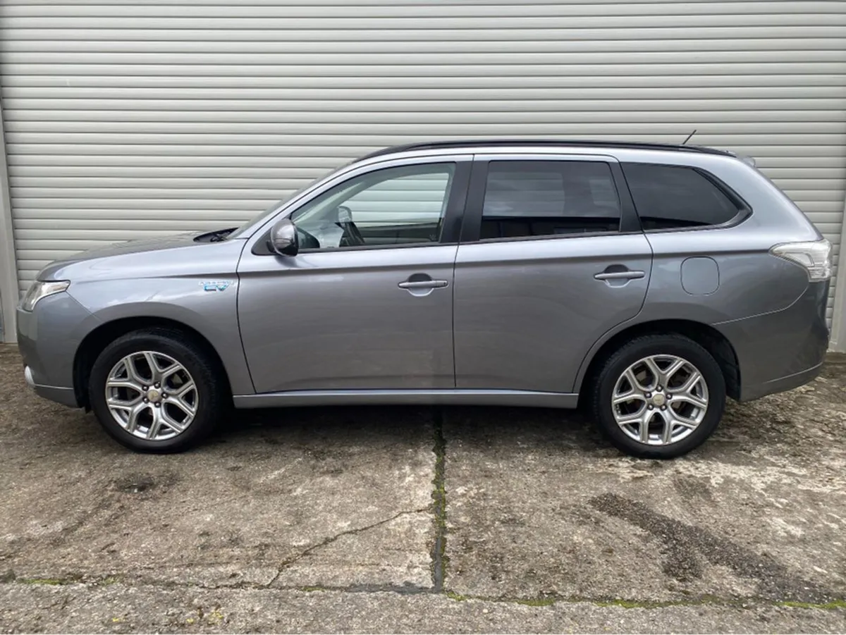 Mitsubishi Outlander 2.0 Phev  waltons Garage Ran - Image 3