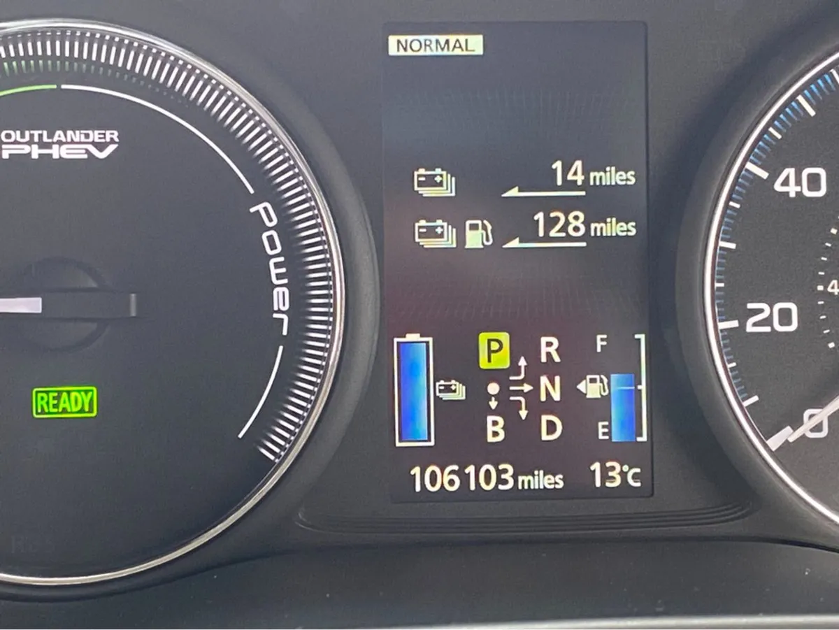 Mitsubishi Outlander 2.0 Phev  waltons Garage Ran - Image 4
