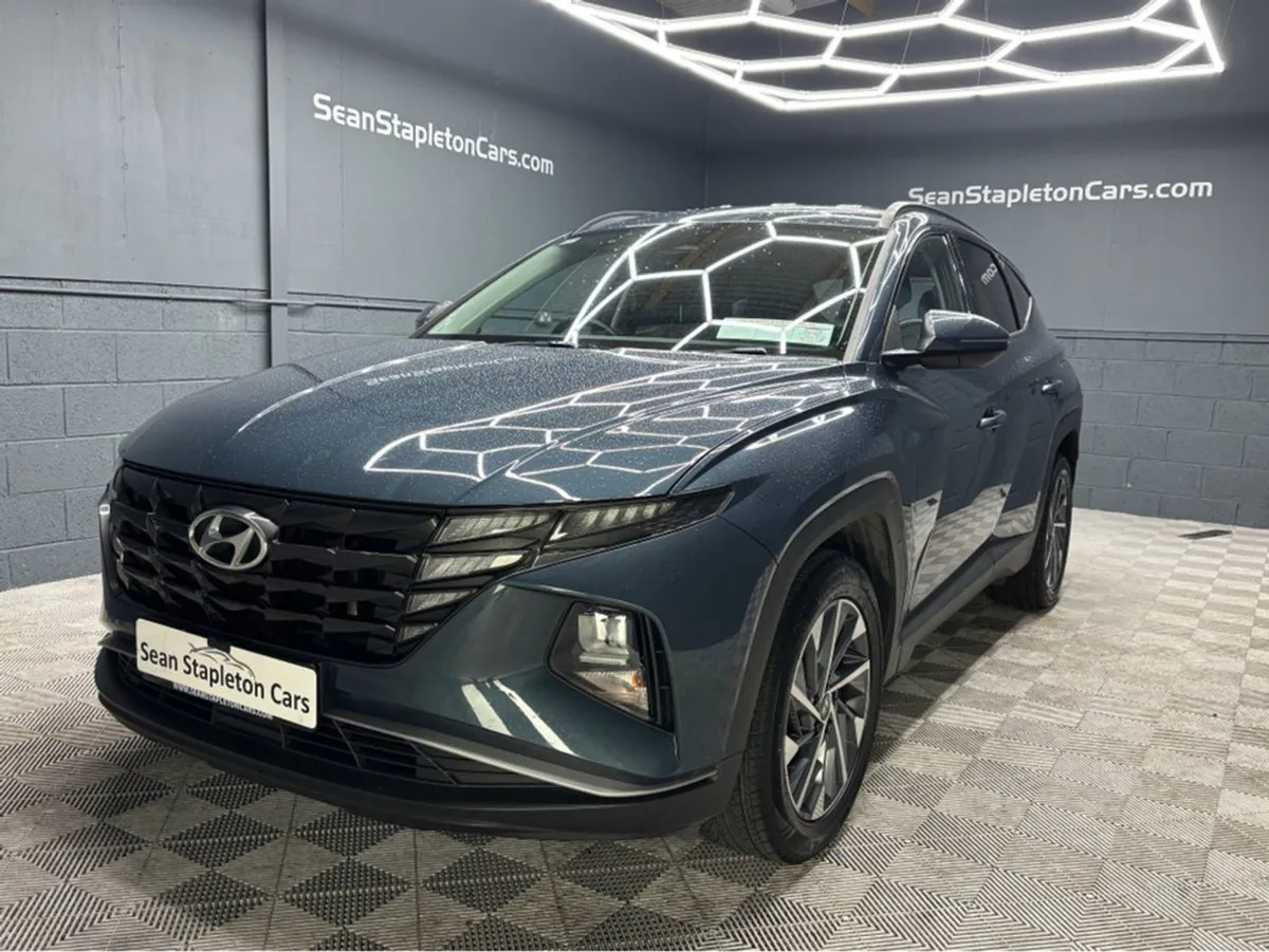 Hyundai Tucson Ix35 Executive 2WD 5DR - Image 1