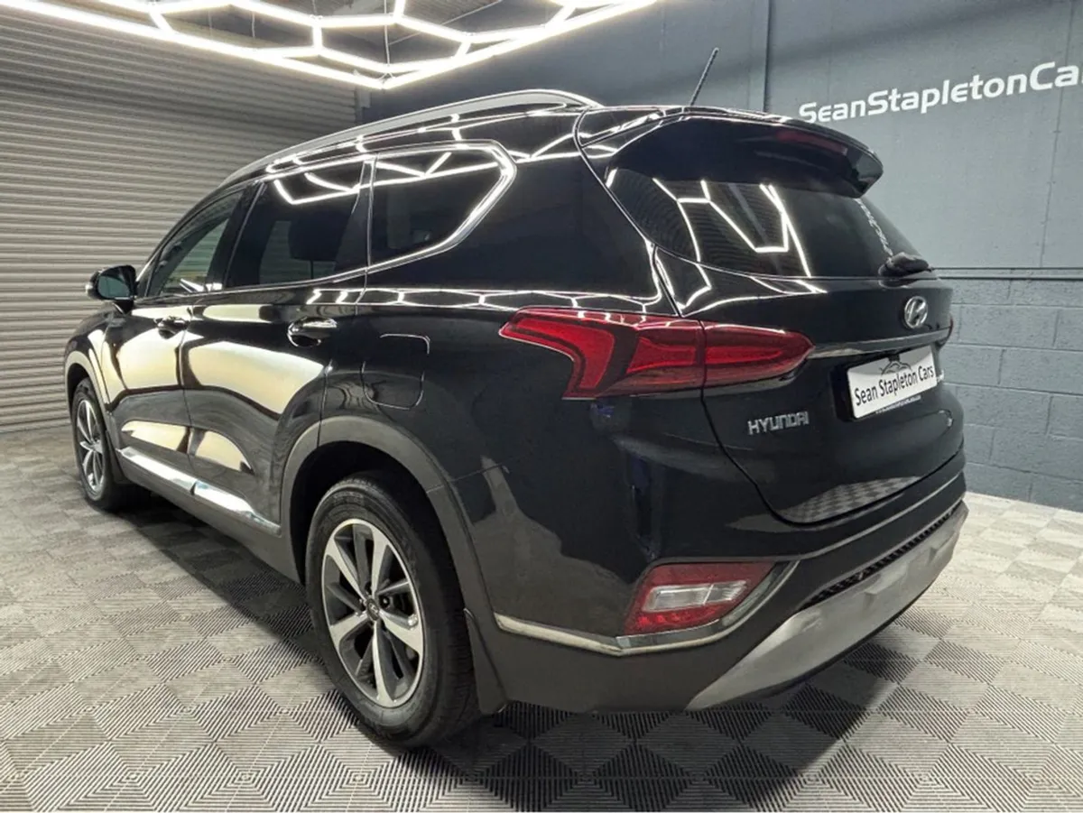Hyundai Santa Fe 2WD Executive Plus 5DR - Image 3