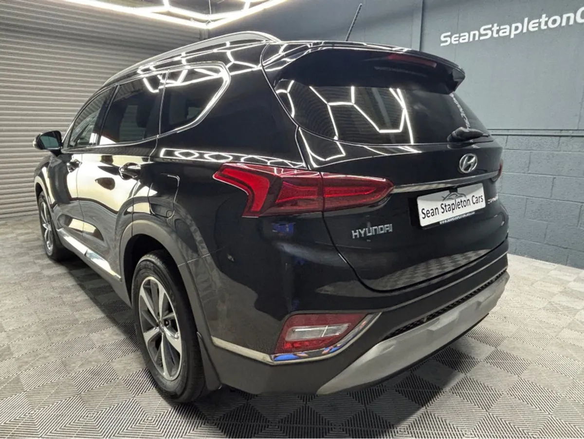Hyundai Santa Fe 2WD Executive Plus 5DR - Image 4