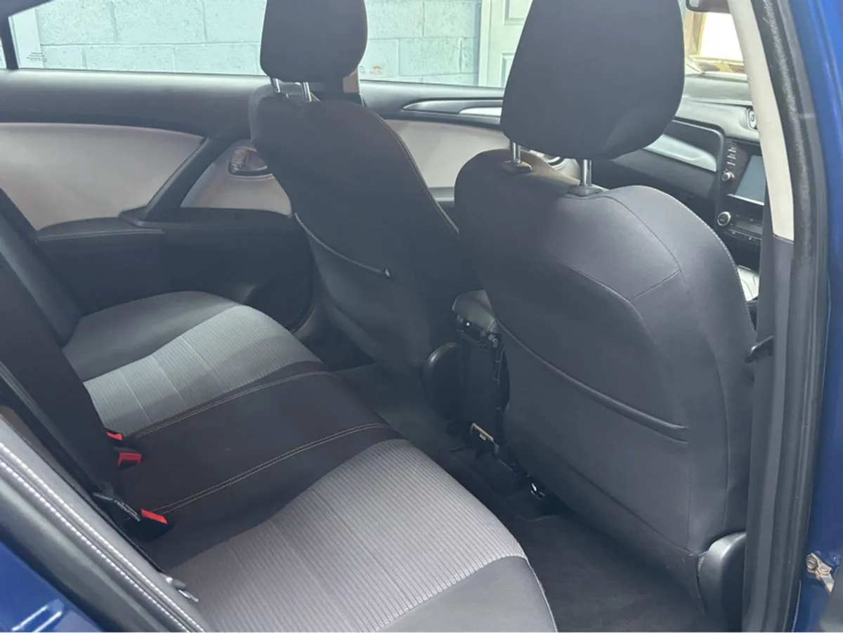 Toyota Avensis 2.0 D Luna 4DR - Image 3