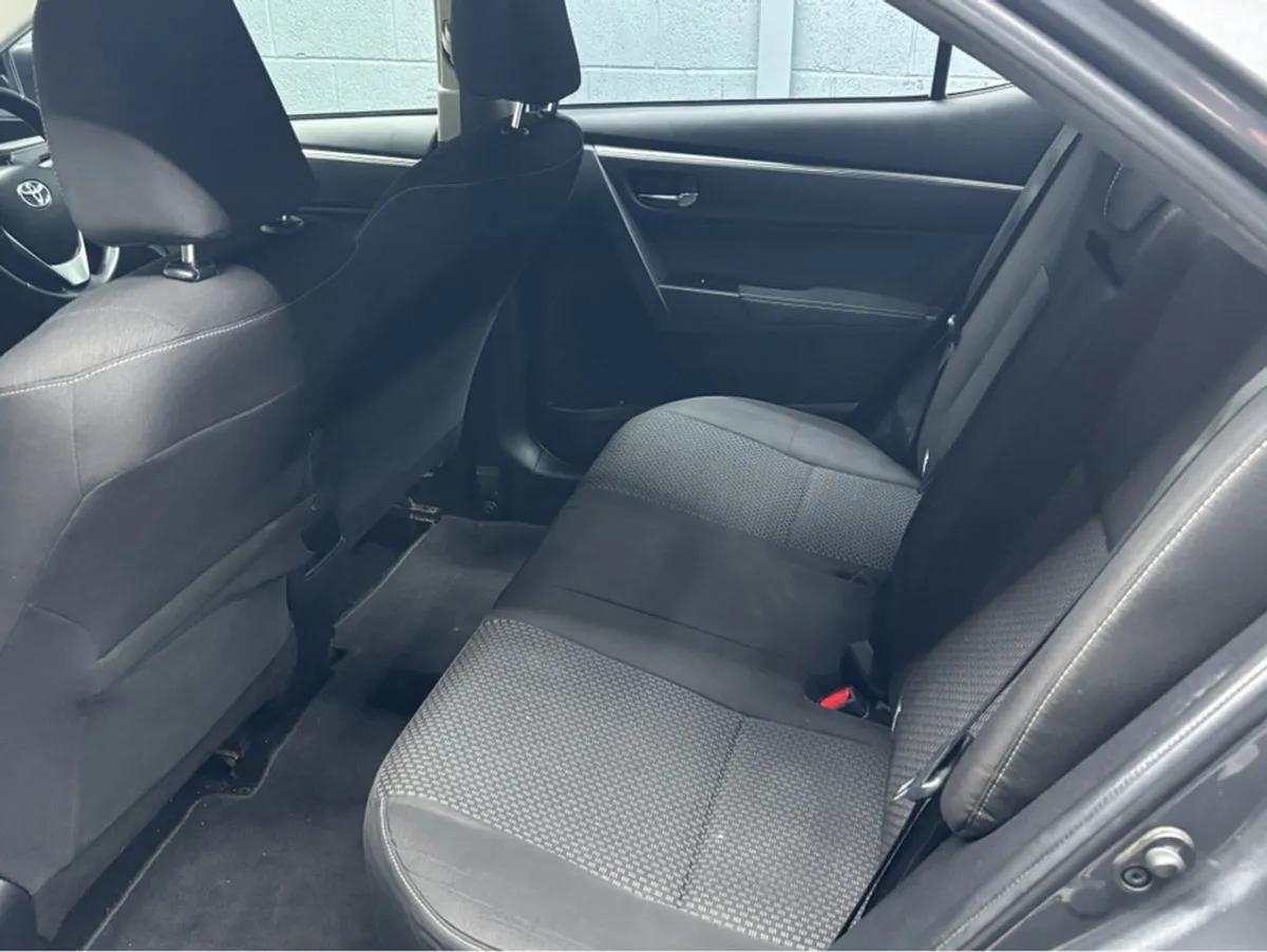 Toyota Corolla 1.4 D-4d Luna 4DR - Image 3