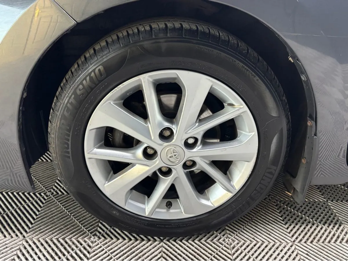 Toyota Corolla 1.4 D-4d Luna 4DR - Image 4