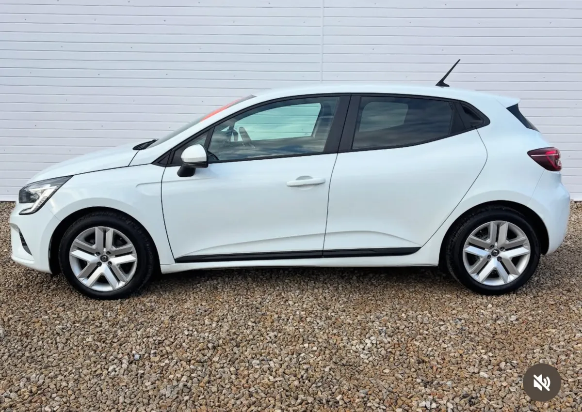 Renault Clio 2022 1.0 Automatic - Image 2