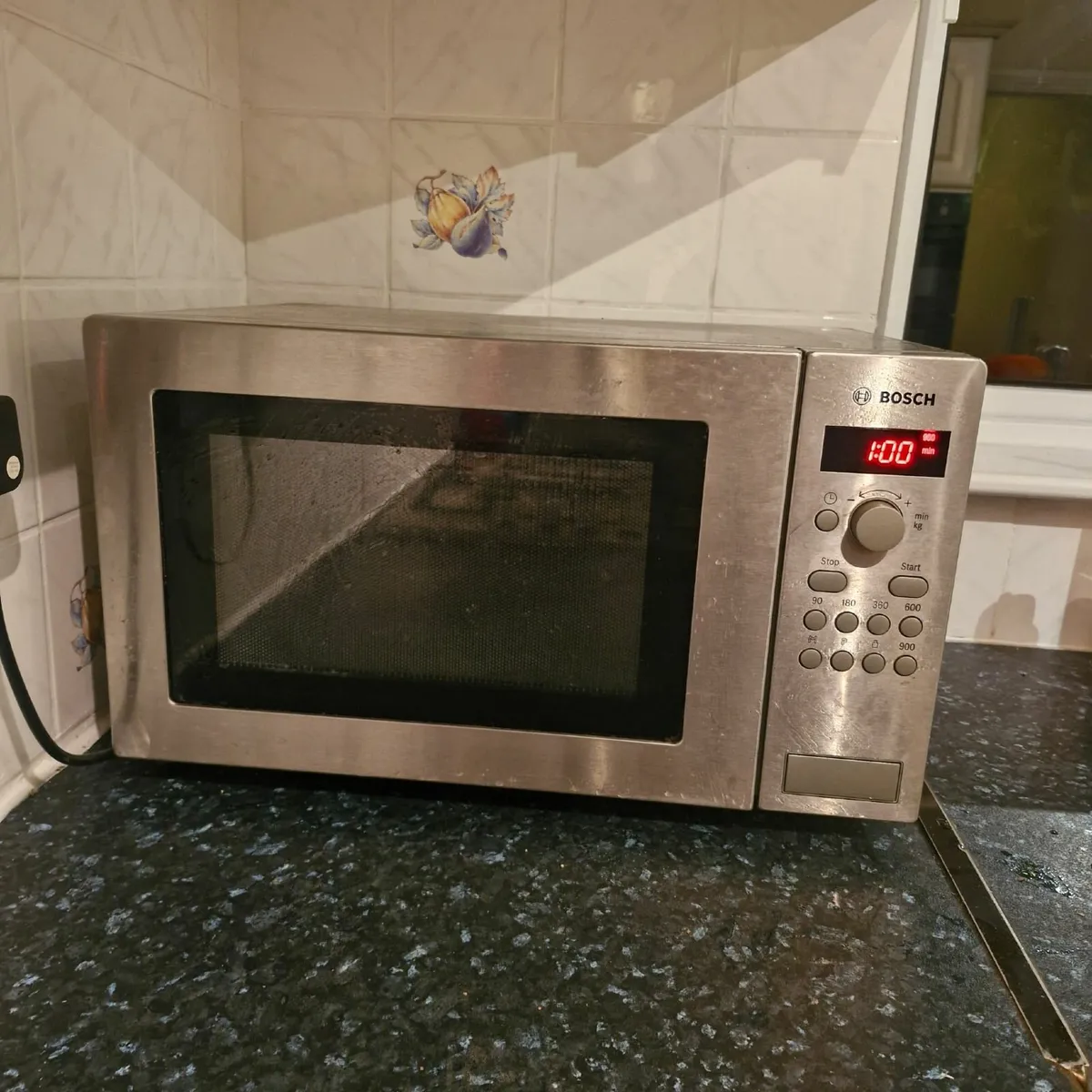 900W Bosch microwave oven - Image 1