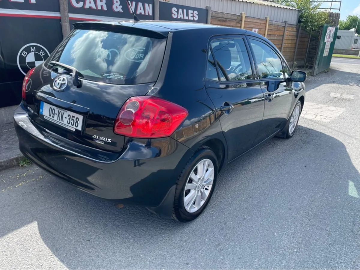 Toyota Auris 1.4 D-4d 5DR Luna - Image 4