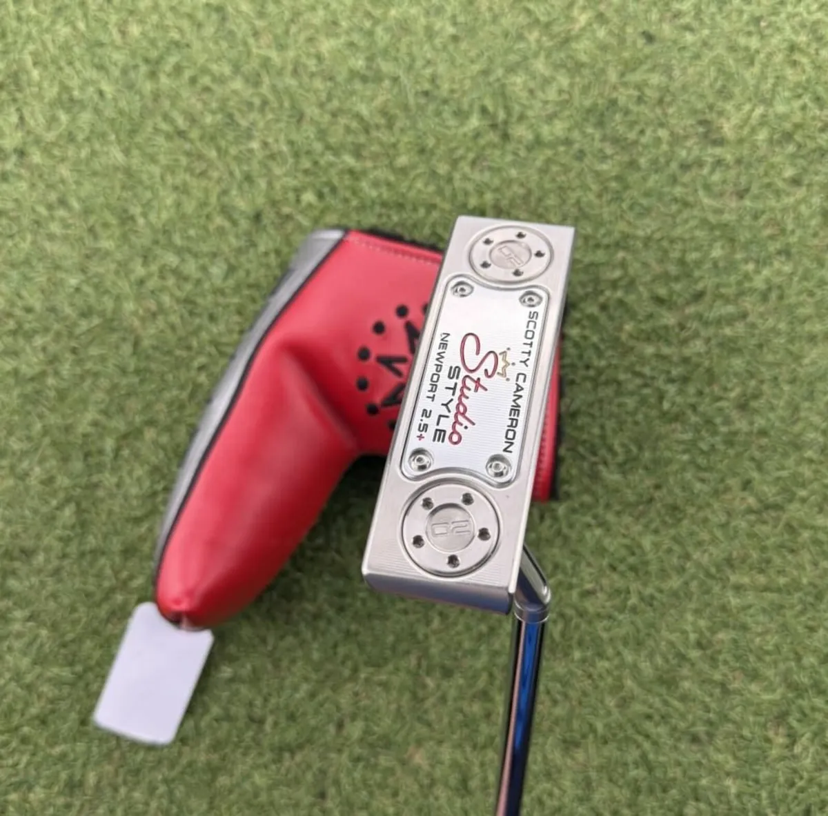 SCOTTY CAMERON STUDIO STYLE NEWPORT 2.5+ 2025 - Image 2
