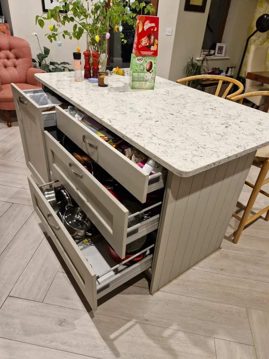 Kitchen Island- Very well made - Image 4