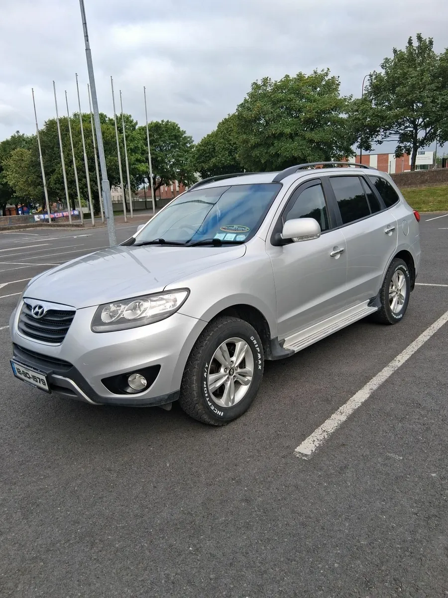 Hyundai Santa Fe 2012 - Image 1