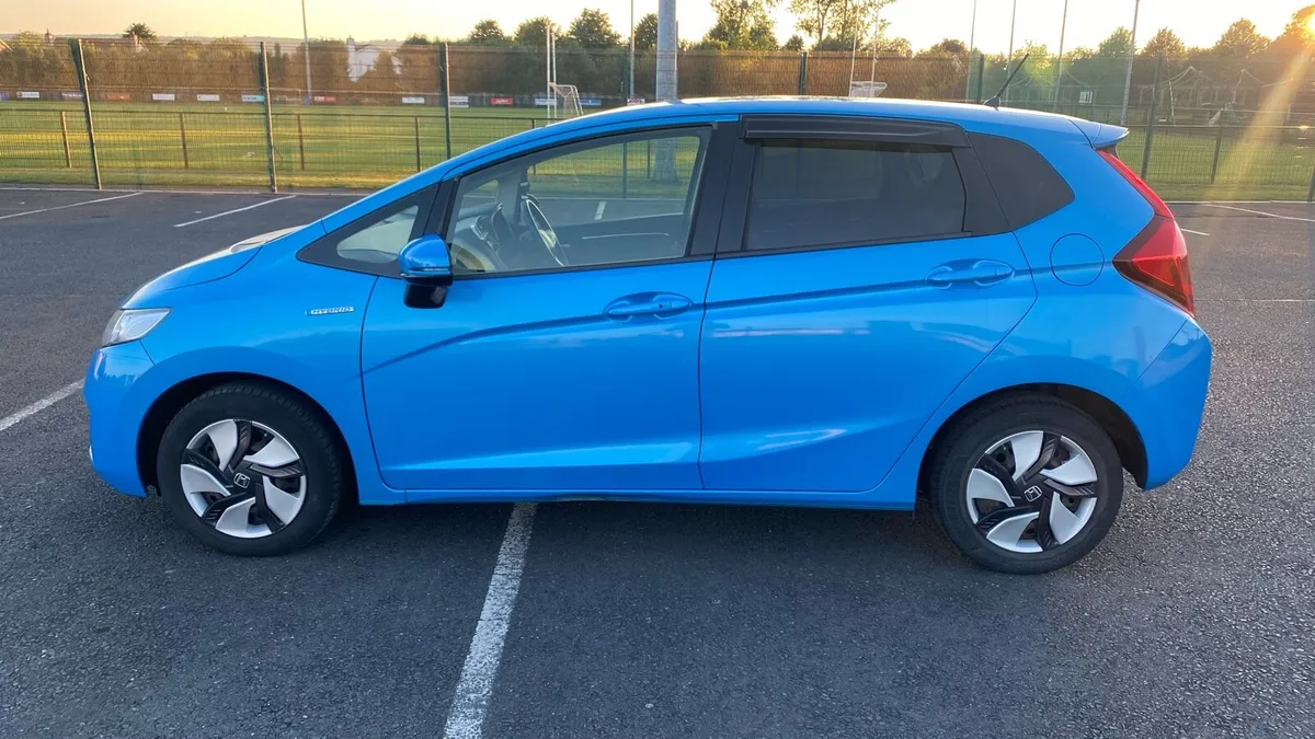 Car - Image 3