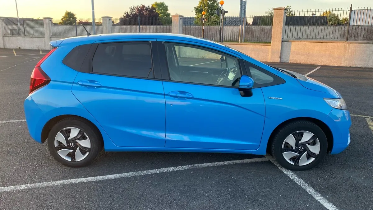 Car - Image 4