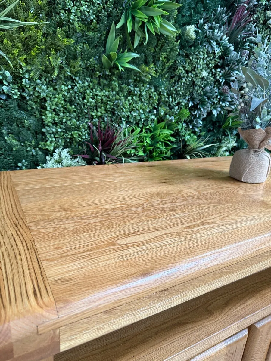 Large solid oak sideboard - Image 4
