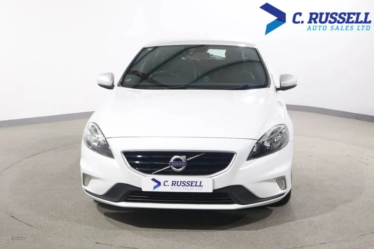 Volvo V40 Hatchback - Image 2