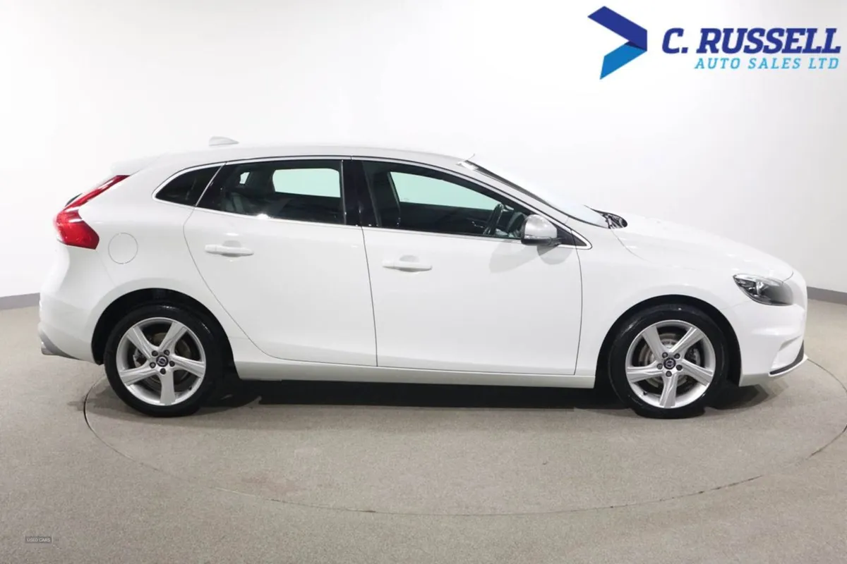 Volvo V40 Hatchback - Image 4