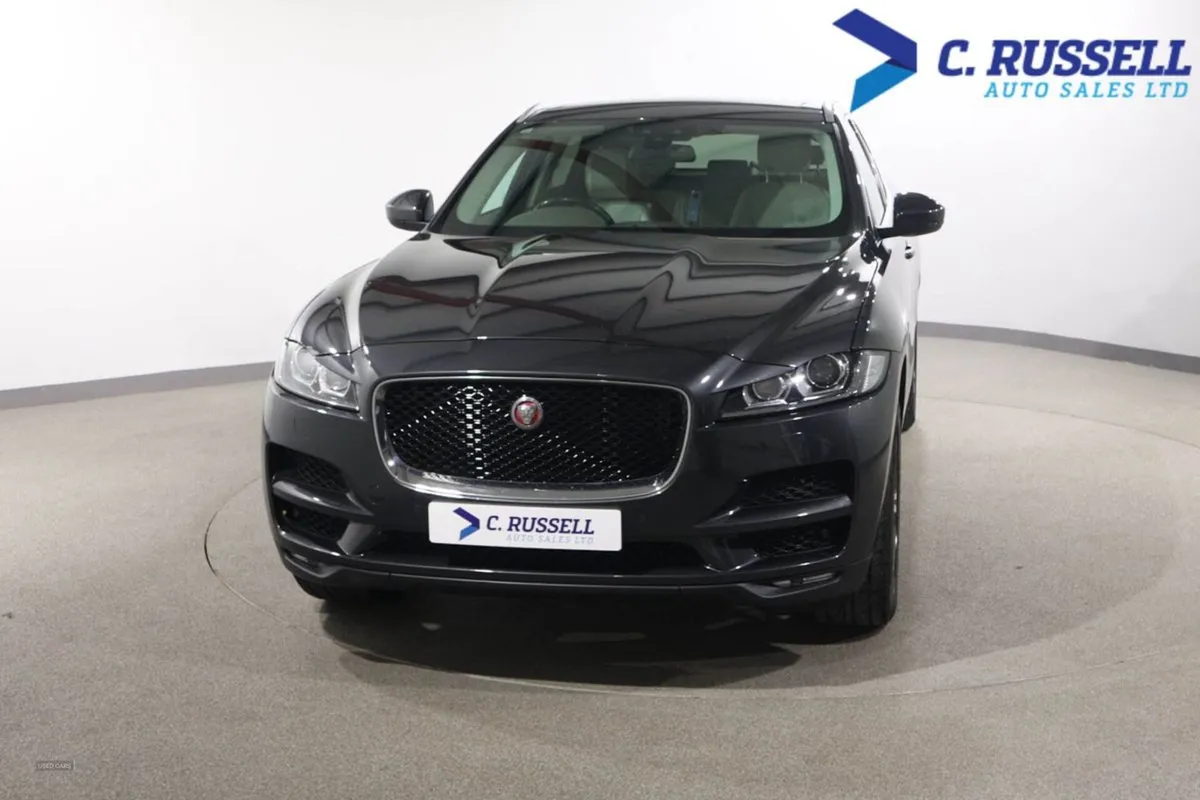 Jaguar F- PACE Diesel Estate - Image 2