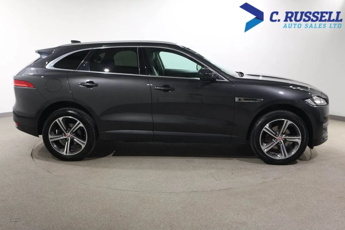 Jaguar F- PACE Diesel Estate - Image 4