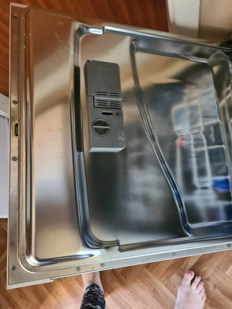 Dishwasher - Image 1