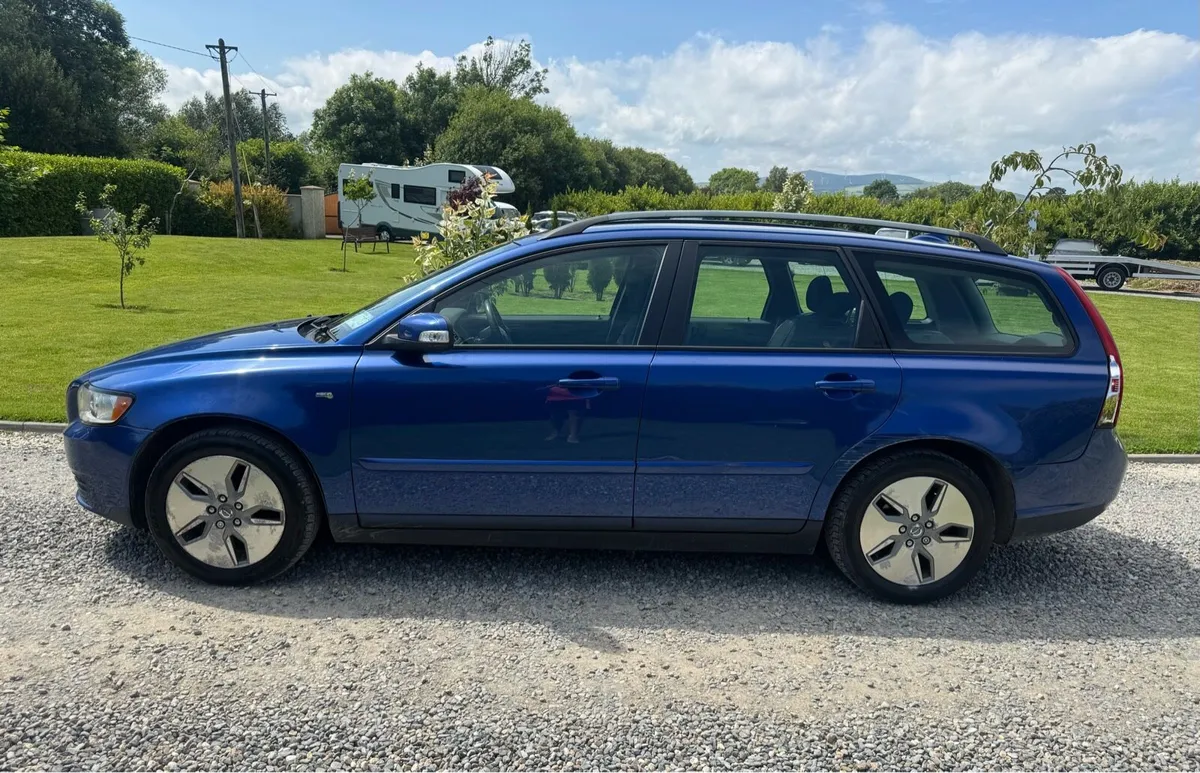 Volvo V50 Estate - Image 3