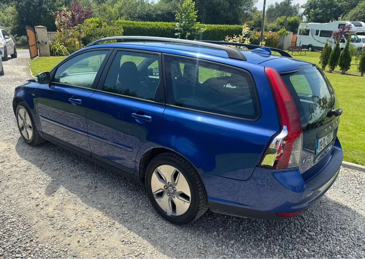 Volvo V50 Estate - Image 4