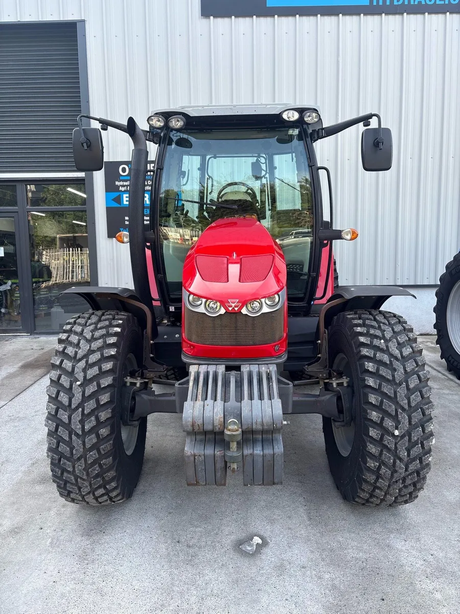 Massey Ferguson 5610 - Image 3