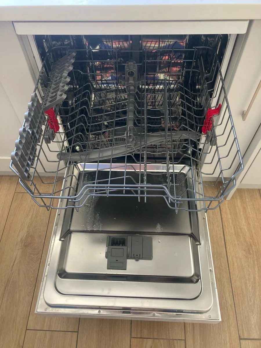 Whirlpool Dishwasher barely used - Image 2