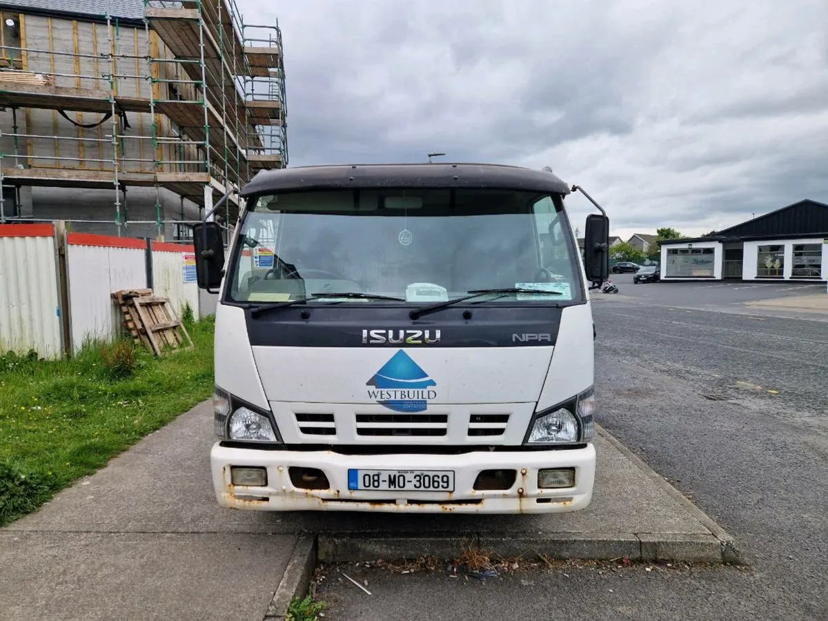 Isuzu tipper - Image 1