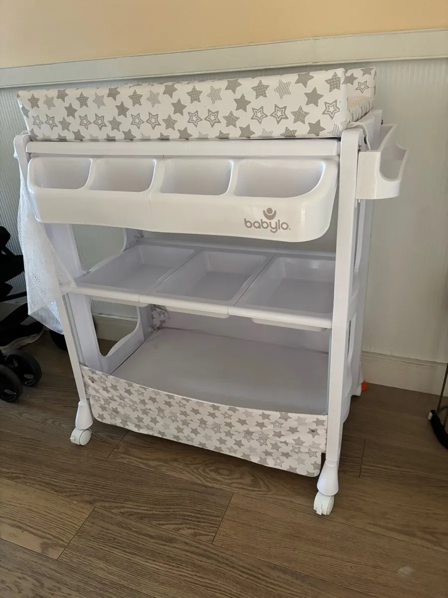 Babylo Changing Table - Image 2
