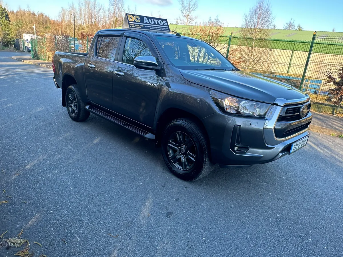 TOYOTA HILUX 5 SEATER - Image 4