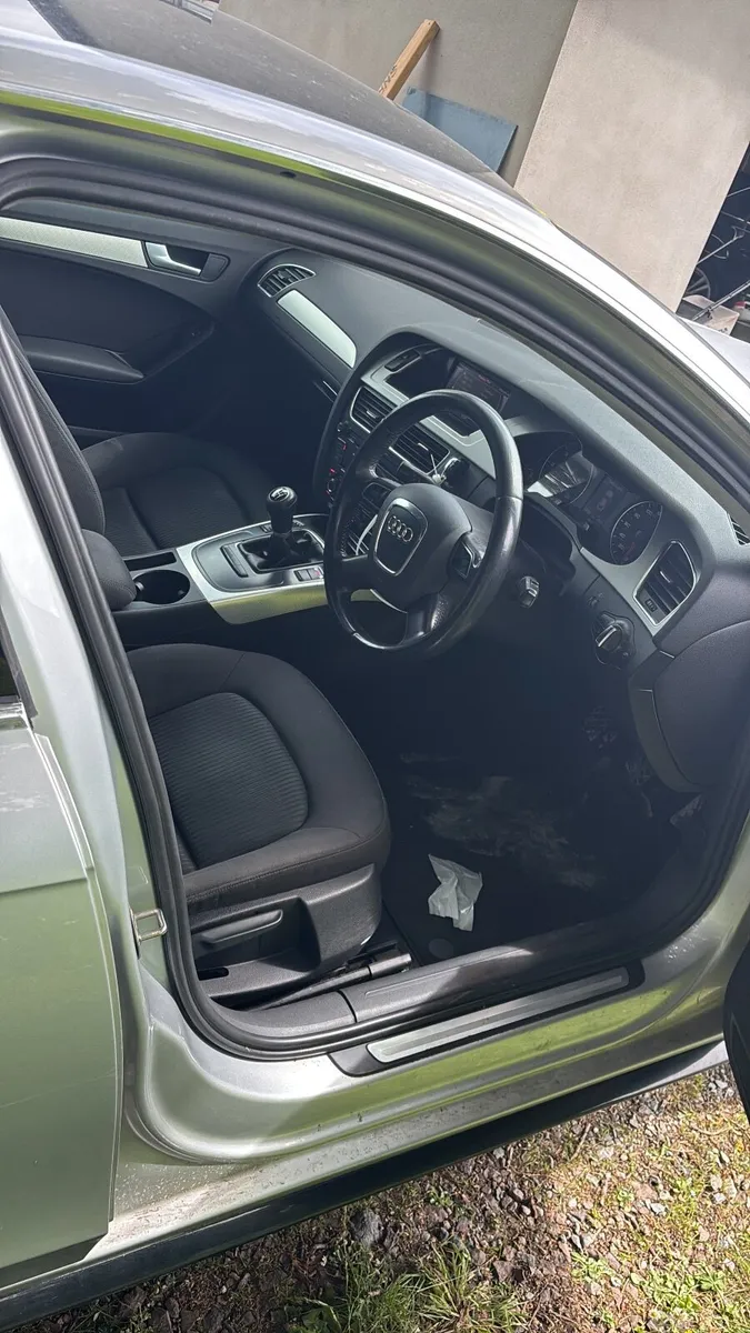 B8 Audi A4 2.0TDI 2010 - Image 1