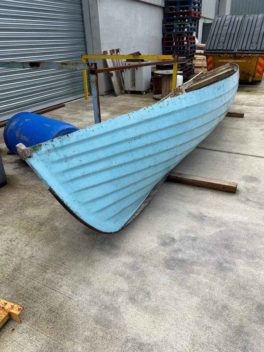 Boat hull - Image 1