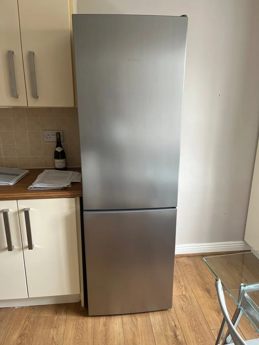 Bosh fridge freezer - Image 1