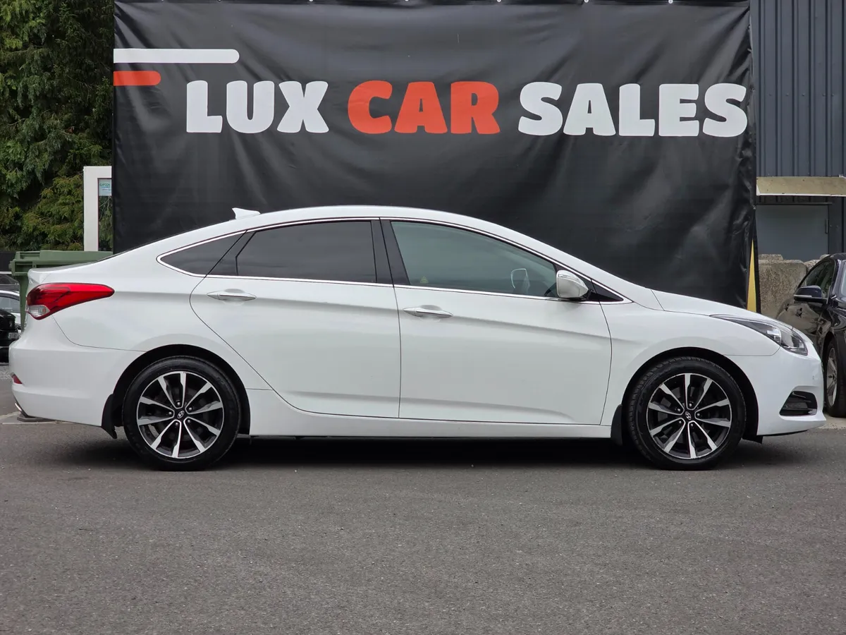 2018 Hyundai i40 1.7 CRDI EXECUTIVE // SAT NAV - Image 2