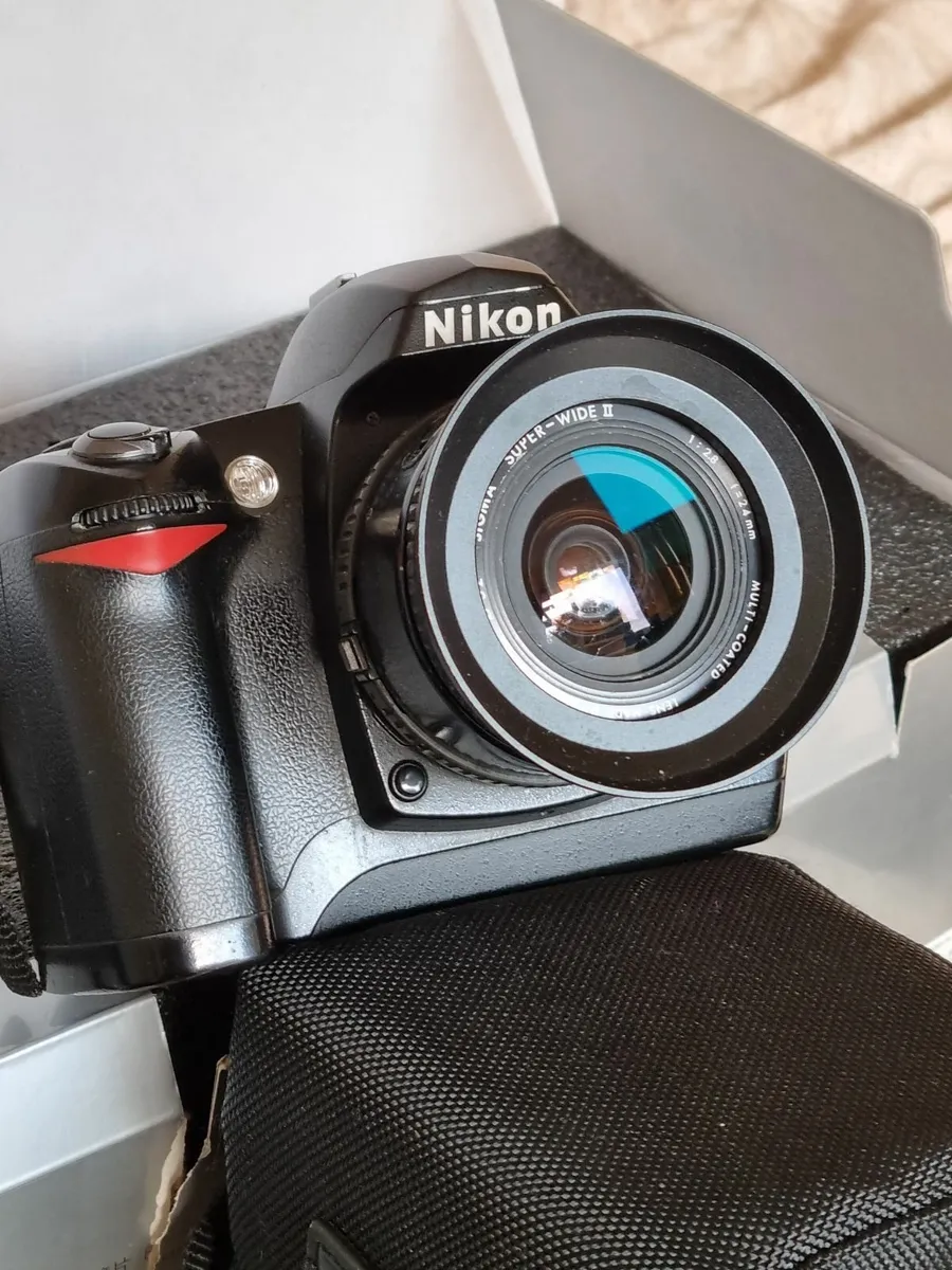 Nikon D70s Metz 44-af2 digital and 24mm macro . - Image 1