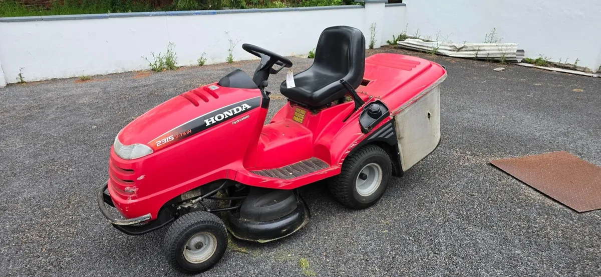 Honda Ride on mower - Image 1