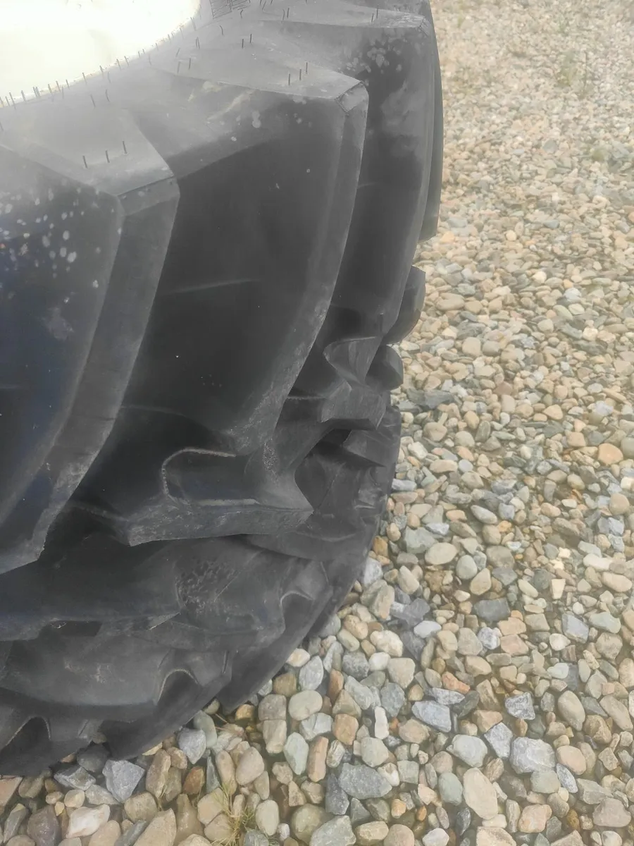 540/65R34 and 440/65R24 New Holland wheels - Image 2
