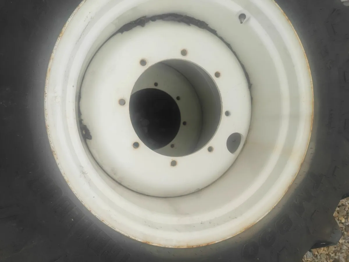 540/65R34 and 440/65R24 New Holland wheels - Image 4