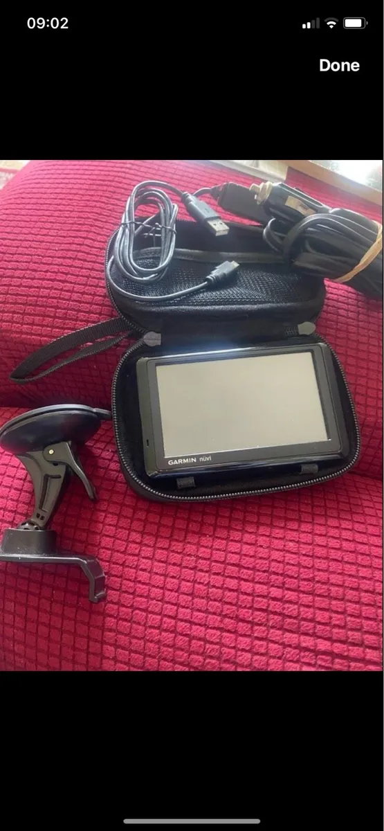 Garmin nuvi 1390 Pietable GPS Navigator - Image 1