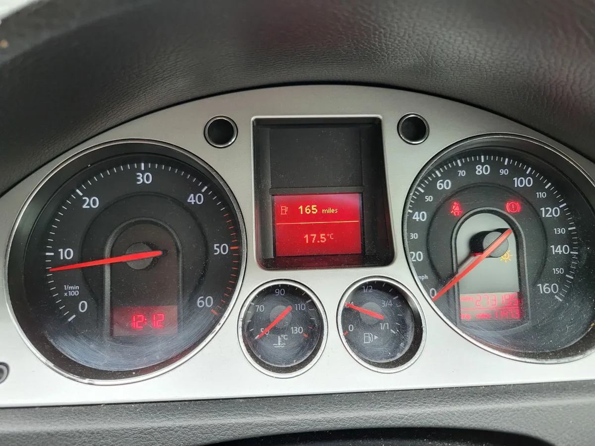 Volkswagen Passat 2008 - Image 2
