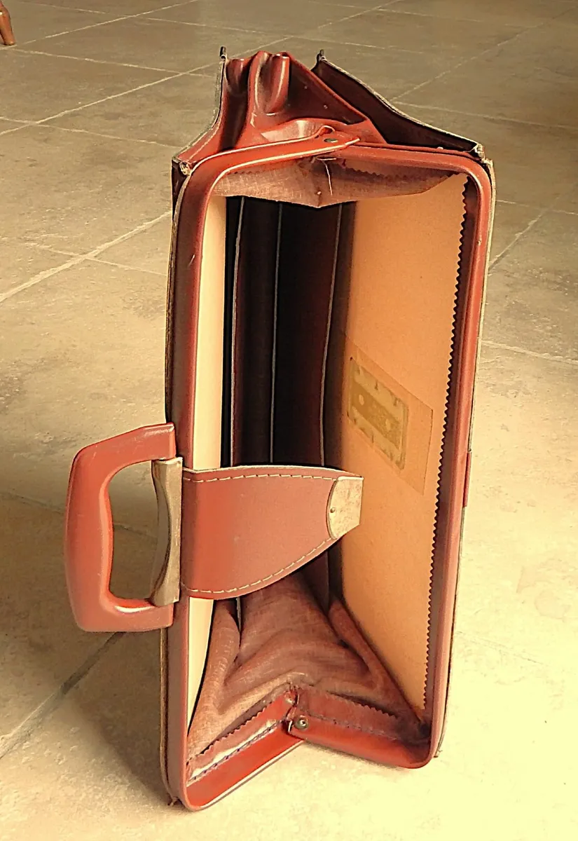 Vintage Tan Leather Briefcase - Image 4