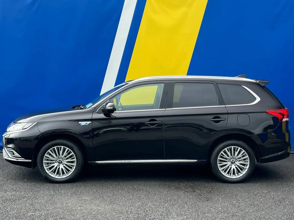 Mitsubishi Outlander 2.4 4H PLUG-IN HYBRID // LEAT - Image 3