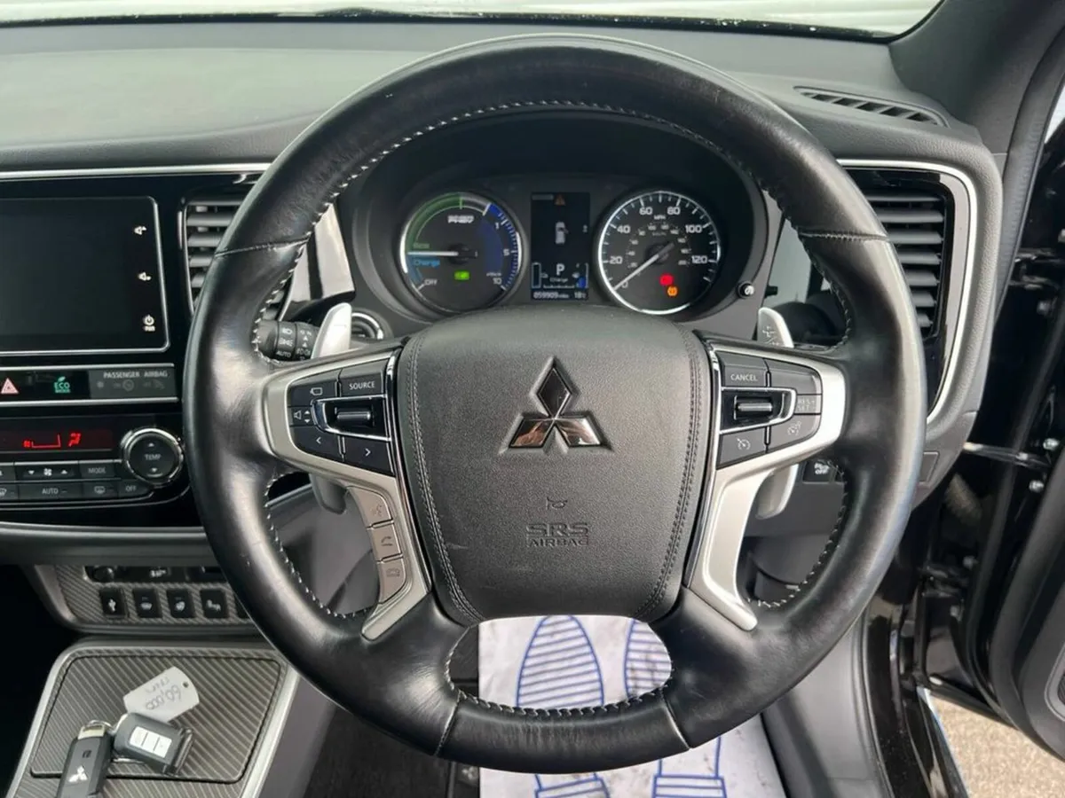 Mitsubishi Outlander 2.4 4H PLUG-IN HYBRID // LEAT - Image 4