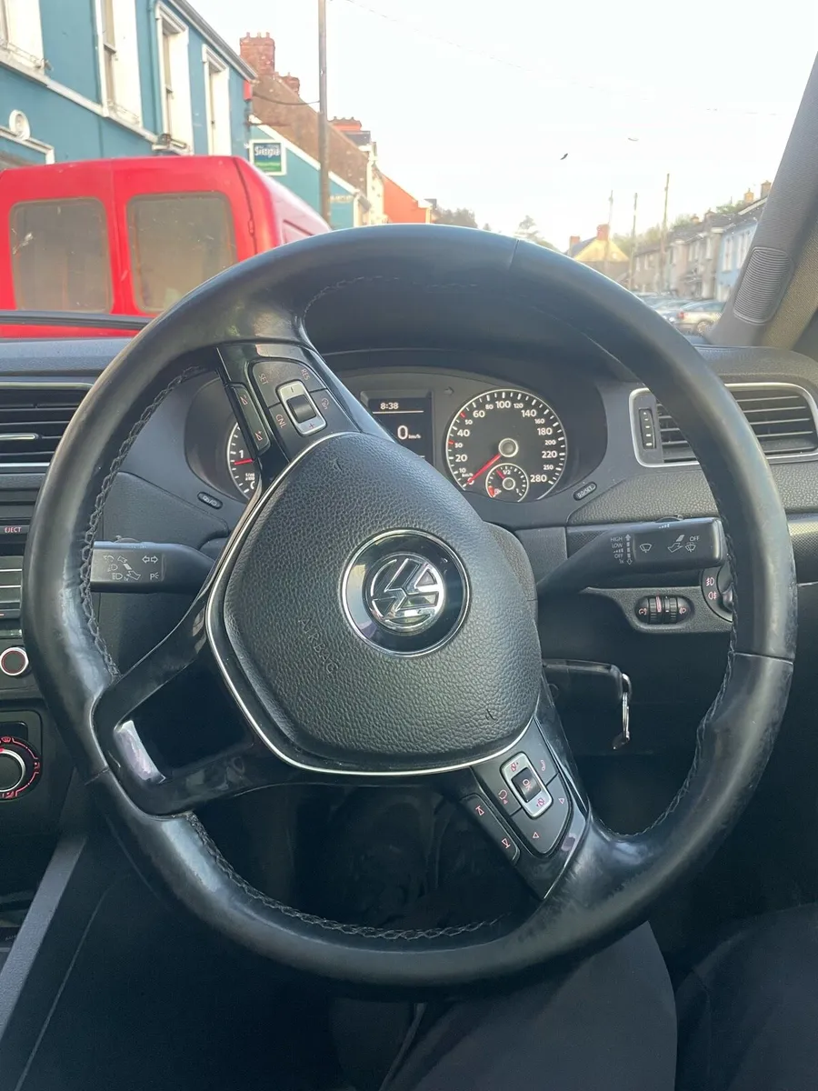 Volkswagen Jetta - Image 4