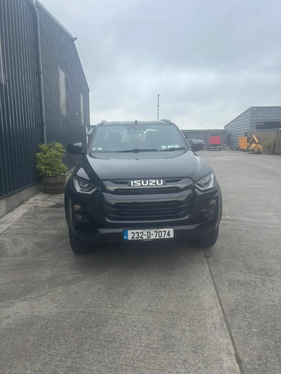 Izuzu D-max 2023 LSE AUTO - Image 4