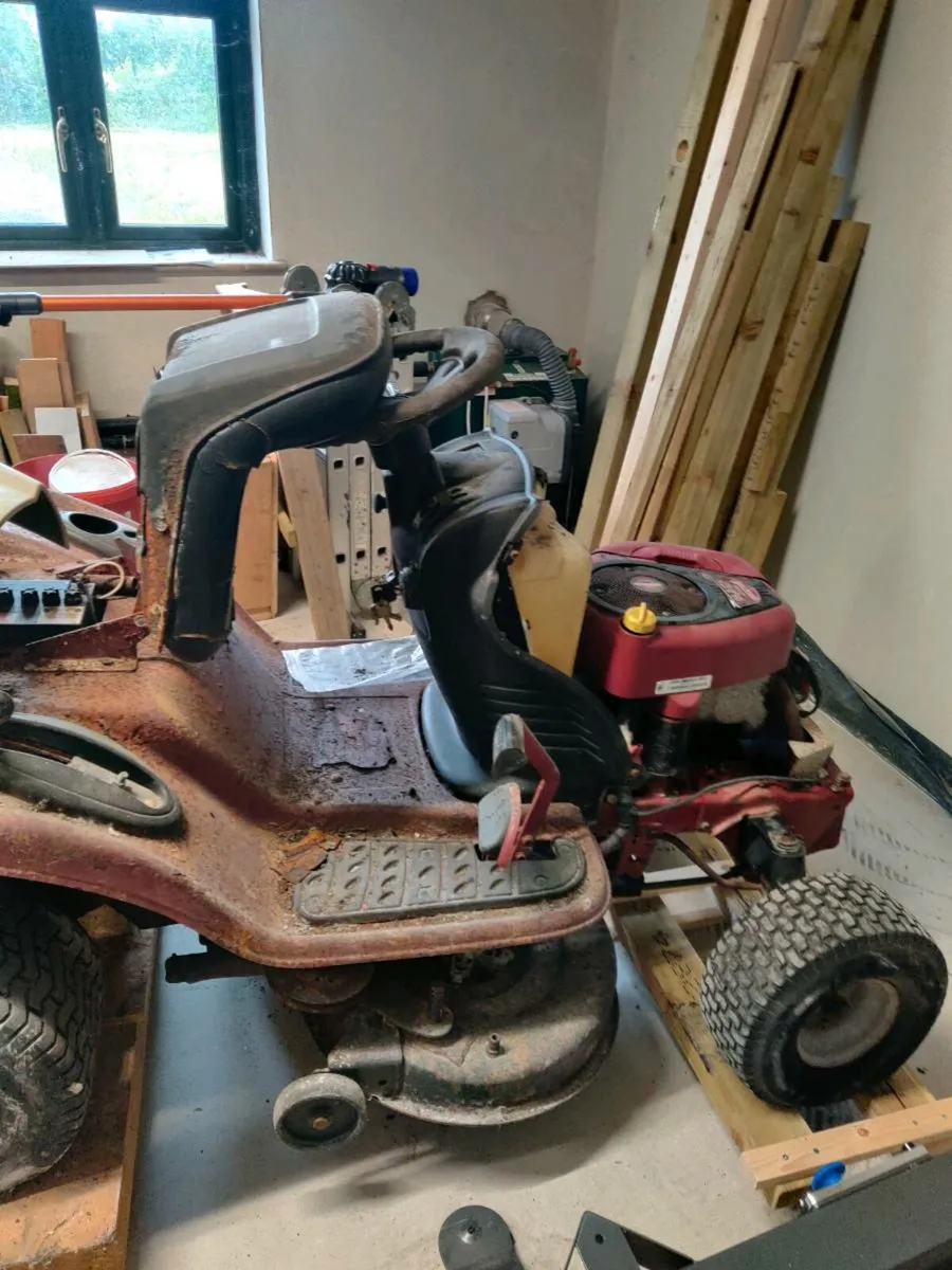 Ride on mower for parts - Image 1