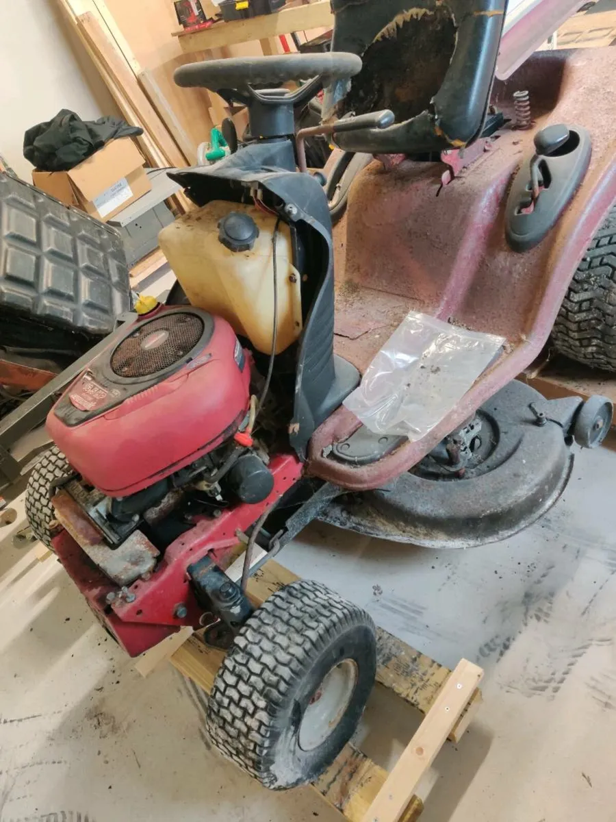 Ride on mower for parts - Image 2