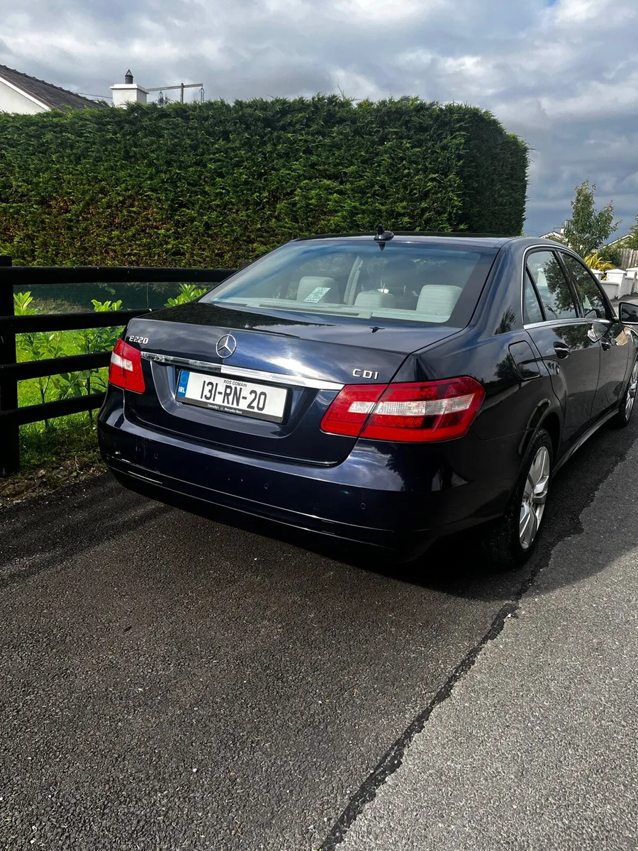 Mercedes Benz E220 Blue Efficiency - Image 3