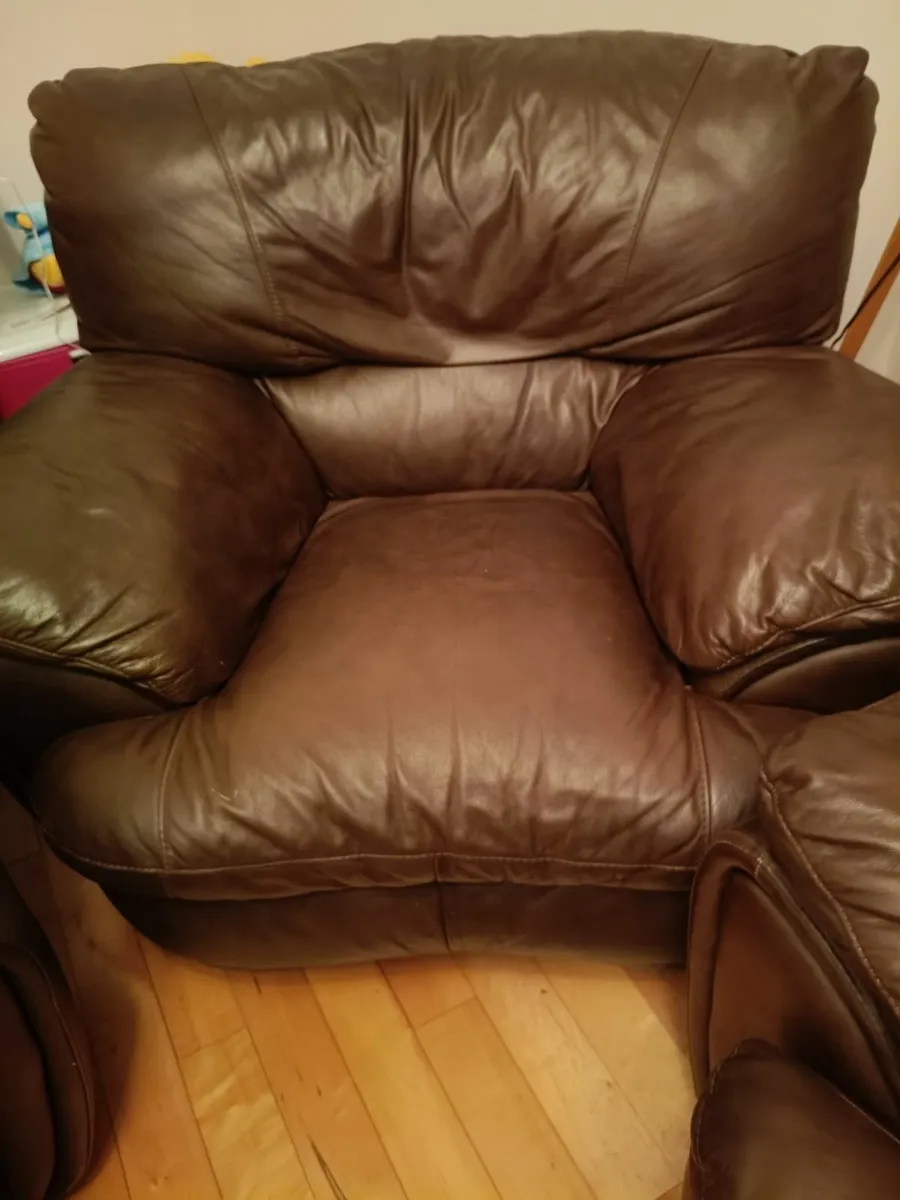 Couch and two armchairs - Image 2