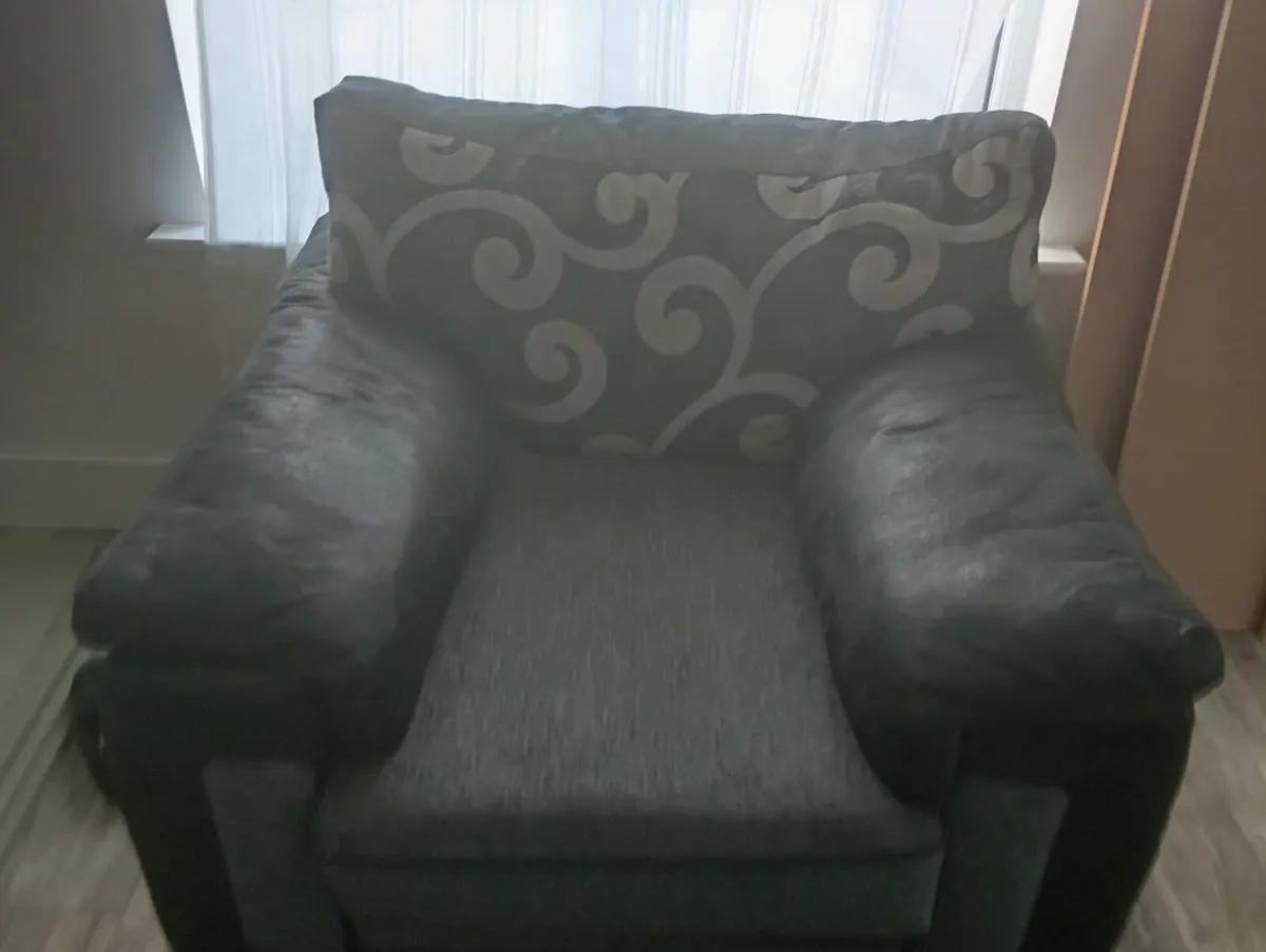 Couch - Image 2