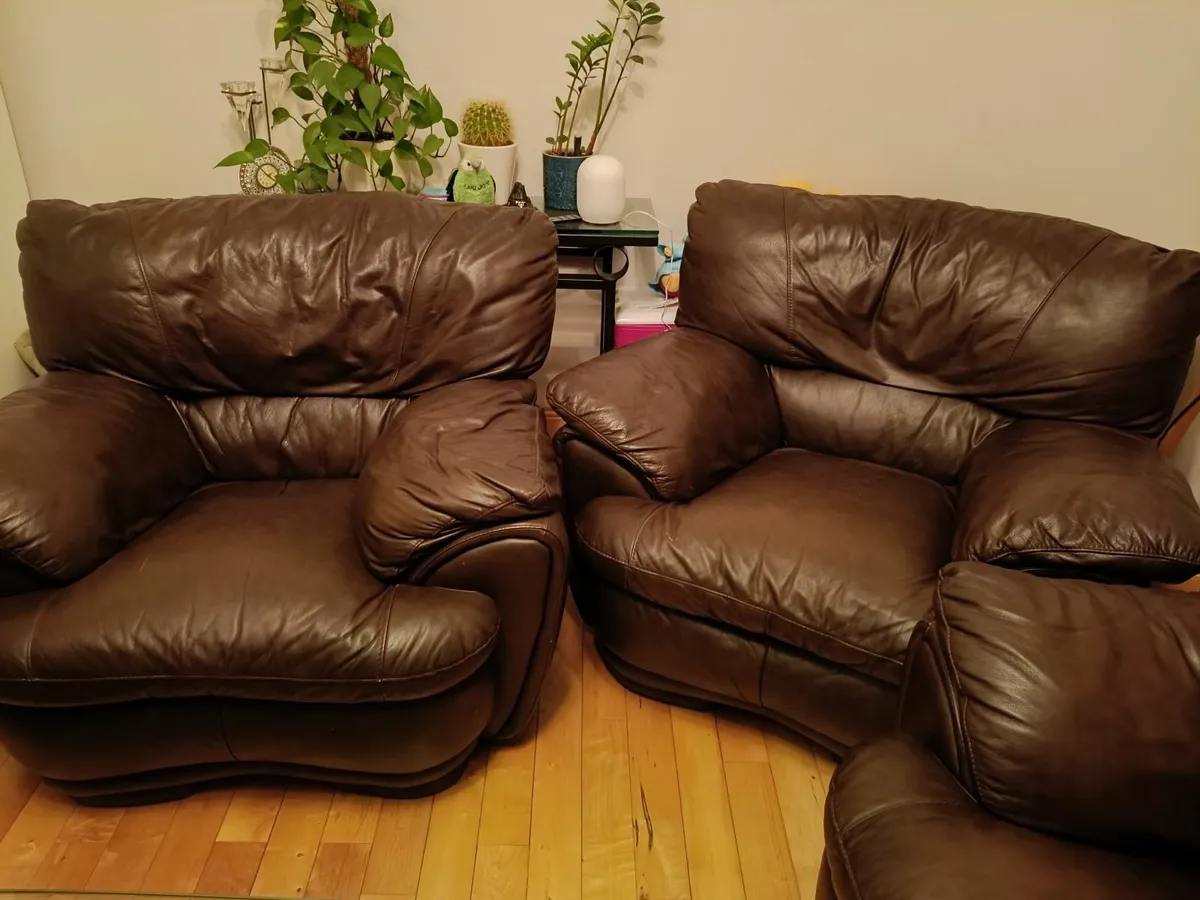 Couch and two armchairs - Image 3